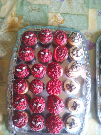 mini cupcakes con diseño. Motivo spiderman